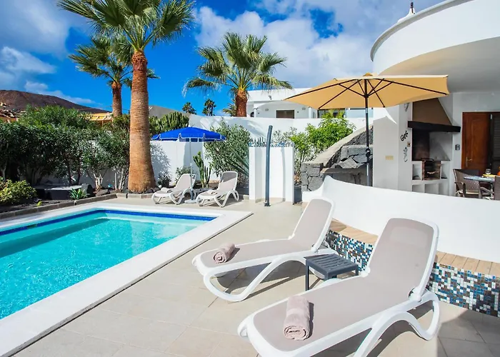 Gorgeous In Palmas Playa Blan With Private Swimming Pool, Be Inside Or Outside Vakantiehuis