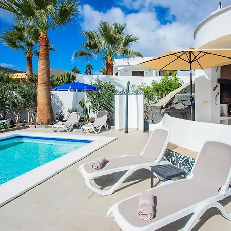 Gorgeous In Palmas Playa Blan With Private Swimming Pool, Be Inside Or Outside Hébergement de vacances