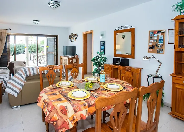 Gorgeous In Palmas Playa Blan With Private Swimming Pool, Be Inside Or Outside Hébergement de vacances Playa Blanca (Lanzarote)